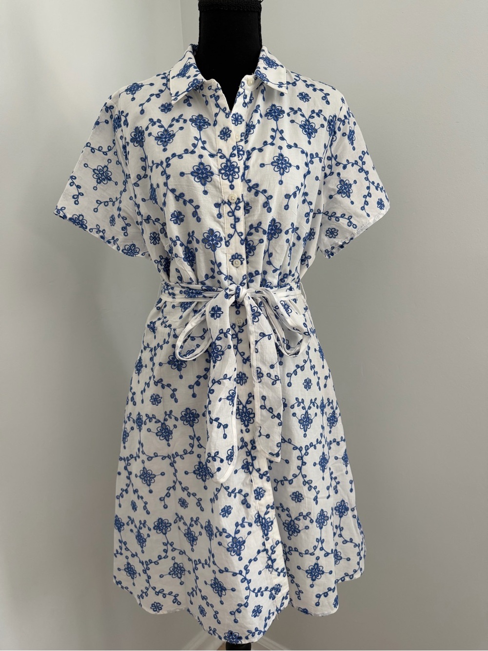 UNTUCKit Audrey Dress Size 12 White Blue Embroidered Belted Shirt Dress - Picture 2 of 8